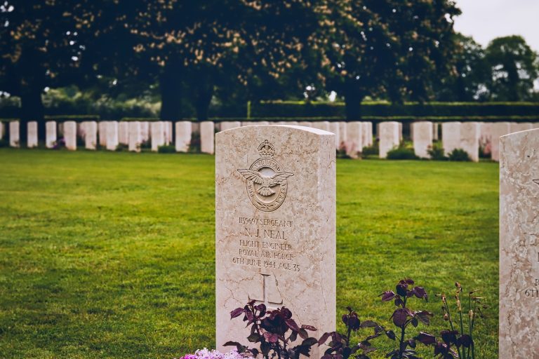 Veteran memorial grave to visit on memorial day
